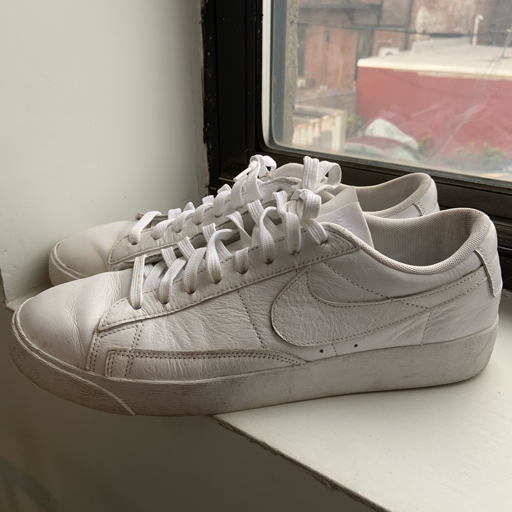 All white leather Nike Blazer Low SE sneakers